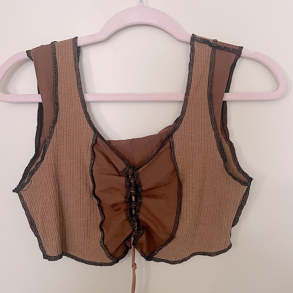 Two-tone sleeveless tie-front Crop Top